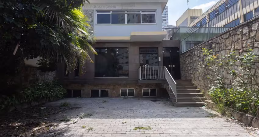 Prédio comercial na rua general feliciano falcão, n. 25 • 720 m²