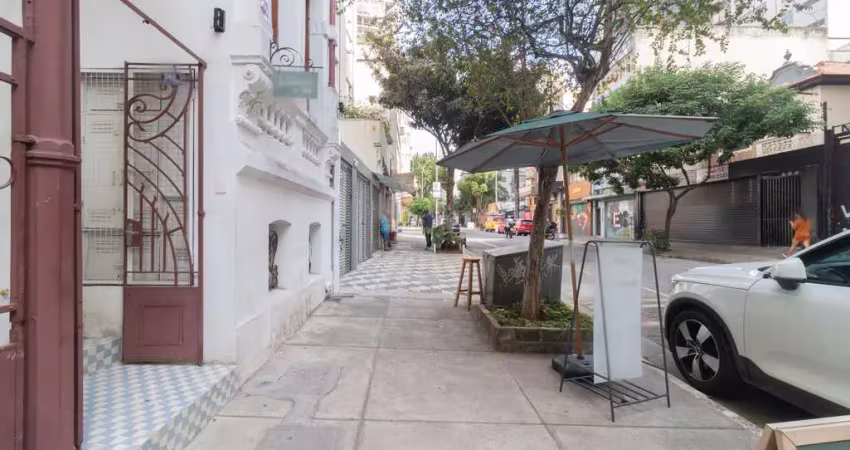 Casa comercial na rua barão de tatuí, n. 361 • 190 m²