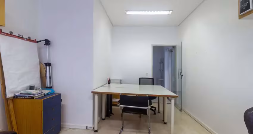 Sobreloja na avenida padre antônio josé dos santos, n. 1402 • 80 m²