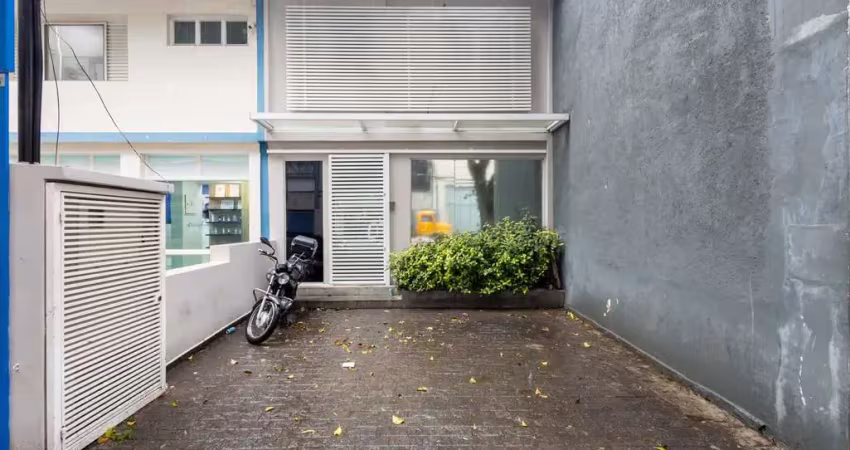 Casa comercial na alameda dos jurupis, n. 1818 • 118 m²