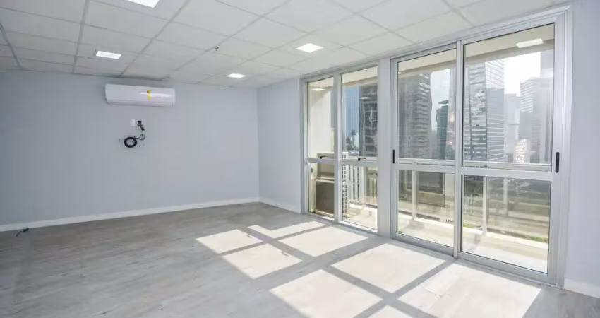 Prédio com 4 salas para alugar na Rua Enxovia, 472, Vila São Francisco (Zona Sul), São Paulo