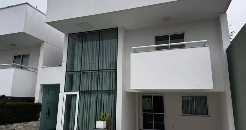 Casa de condomínio com 4 quartos e 4 banheiros à venda, 181 m²
