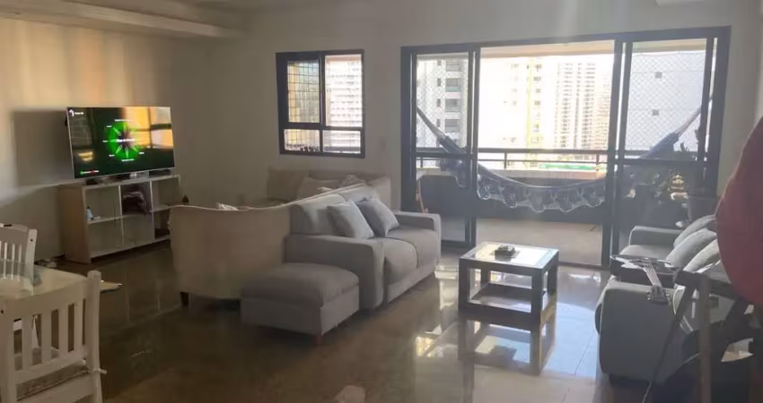 Apartamento com 3 quartos e 3 banheiros à venda, 145 m²