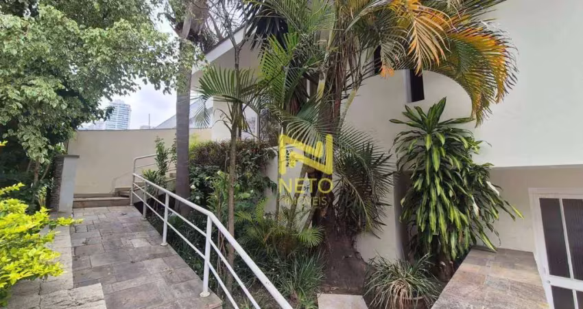 Oportunidade com 2 dormitórios, jardim, quintal e vagas cobertas