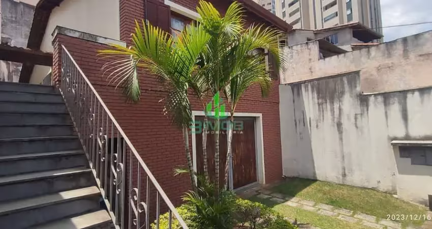 Casa à venda,  03 niveis, sustentada por pilares, fundação preparada para sobrado - telhado estilo