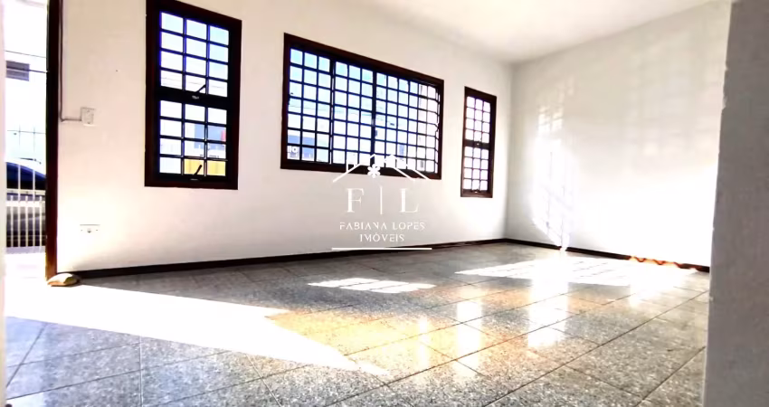 Aconchegante casa terrea com 2 dormitorios com comercio a alguns passos...