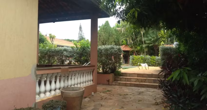 Excelente chácara, casa avarandada, piso frio, 3 dormitórios, suíte, área de lazer
