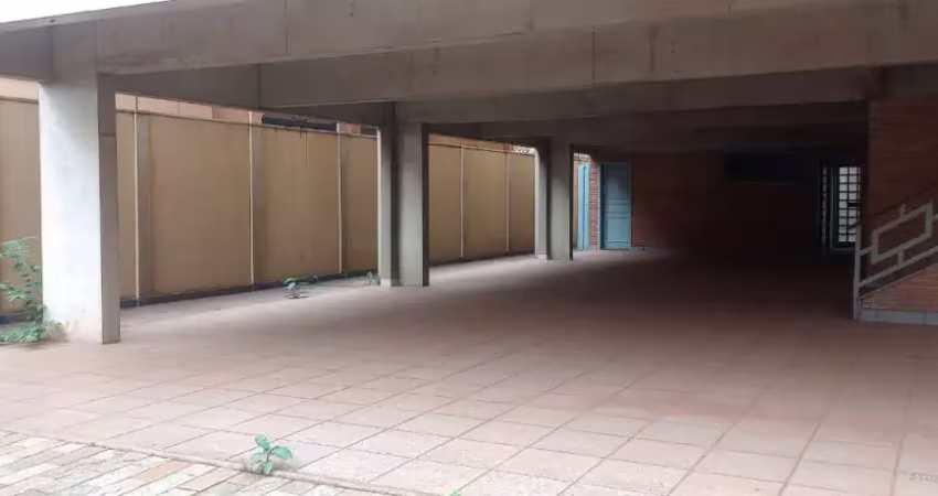 Imóvel comercial, maravilhosa localização, quase esquina com a fiúza
