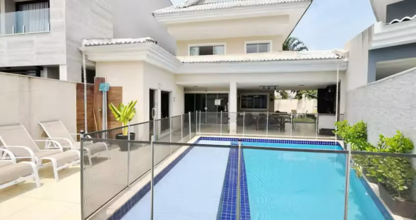Casa com 310 metros², 3 quartos, piscina e churrasqueira em praia de barequeçaba - sp