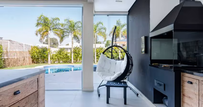 Casa com 310 metros², 3 quartos, piscina e churrasqueira em jurerê - florianópolis