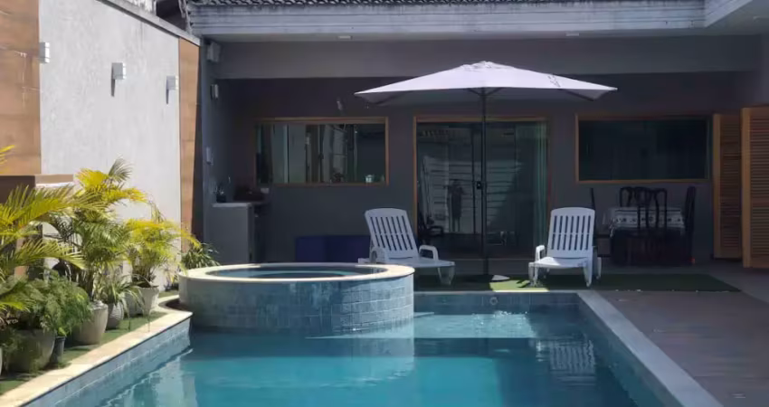 Casa com 286 metros², 3 quartos, piscina e churrasqueira em vilamar - praia grande - sp