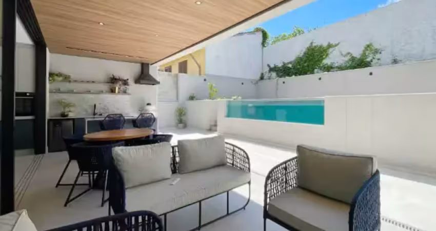 Casa com 390 metros², 3 quartos, piscina e churrasqueira em recreio dos bandeirantes - rj