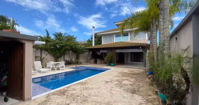 Casa com 316 metros², 3 quartos, piscina e churrasqueira em gávea - uberlândia - mg