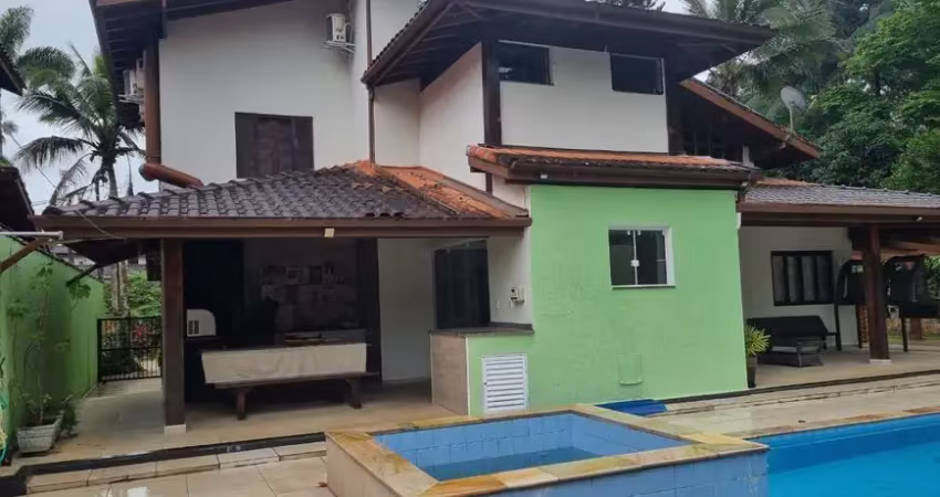 Casa mobiliada de 230m² com 4 quartos em boiçucanga – são sebastião