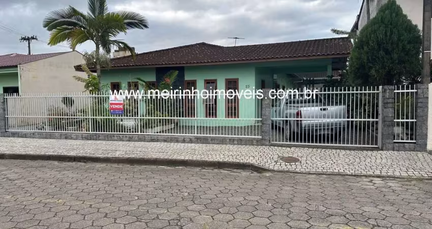 Casa à venda em guanabara, joinville - 1 suíte, 2 dormitórios, piscina, edícula com churrasqueira - r$890.000,00