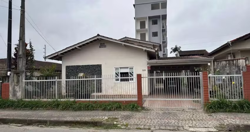 Casa de alvenaria à venda em joinville - 2 suítes, escritório, edícula, garagem, r$ 450.000, 150m²