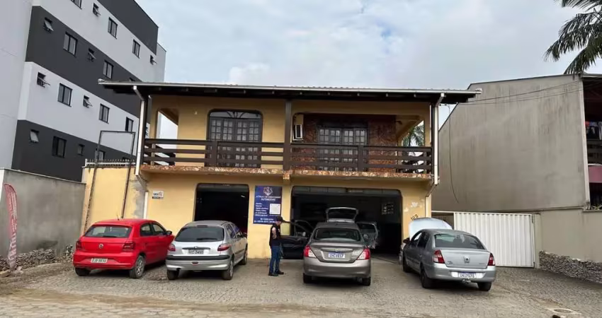 Sobrado em alvenaria com 3 suítes, piscina e sala comercial | venda r$ 1.300.000,000 | boa vista, joinville - sc