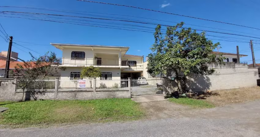 Sobrado com 2 apartamentos e edícula à venda em joinville - sc