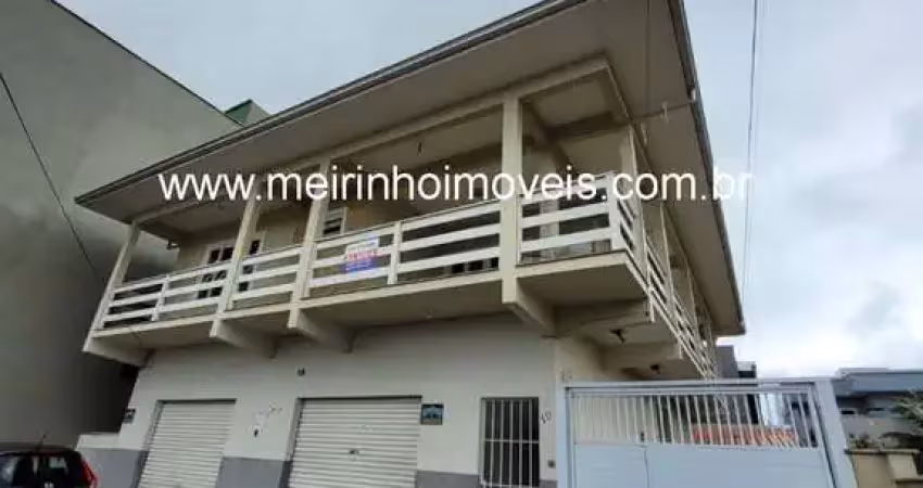 Sobrado piso superior para locação no iririu, joinville ? 3 quartos ? r$2.500,00