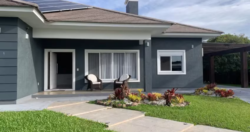 Linda casa com três suítes em condomínio fechado no litoral