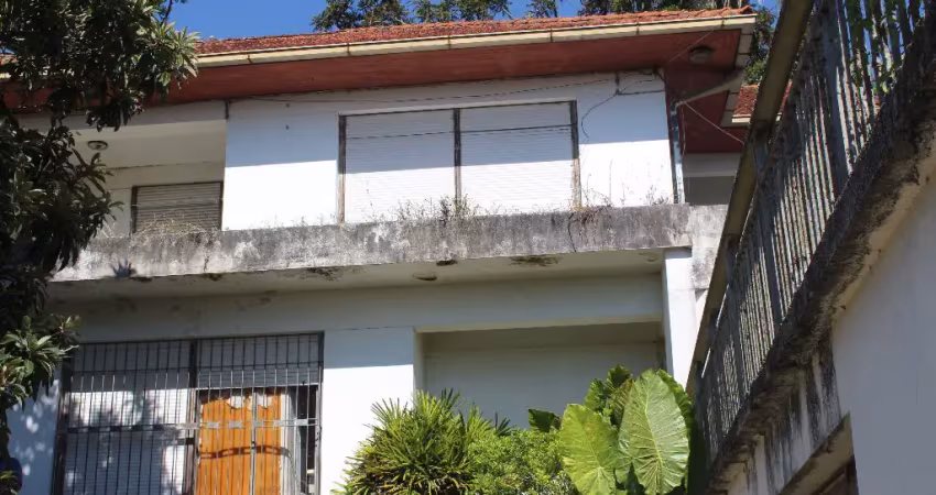 Imponente casa de 4 dormitórios (2 suítes) de frente para o guaíba