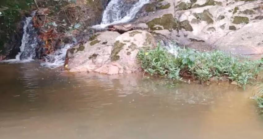 Sítio a venda entre jacutinga e monte sião com 9 alqueires e cachoeira