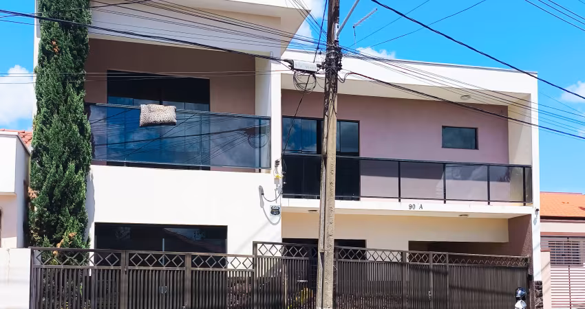 Sobrado de alto padrão á venda próximo ao lago municipal e centro