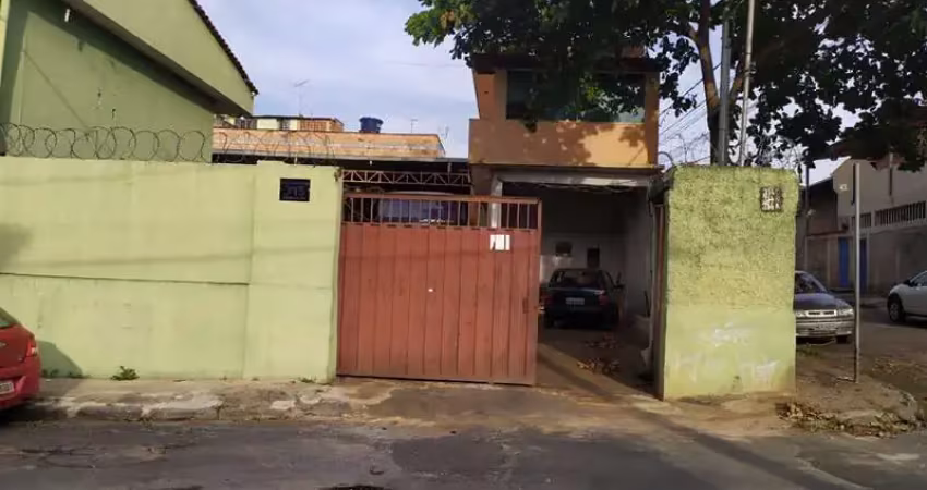 Excelente  galpão 3 casas e um apartamento venda nova!!!