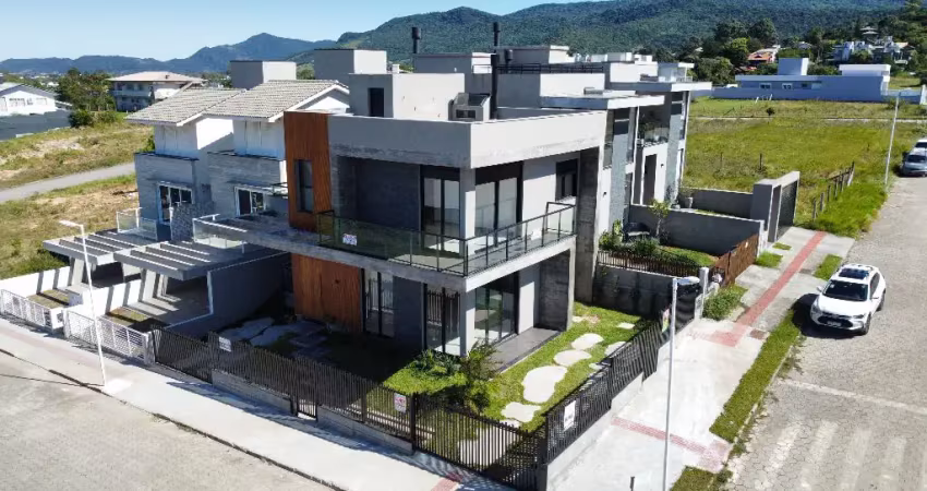 Excelente casa com 149m², 3 dorm. (2 suítes), bairro ferraz, garopaba/sc