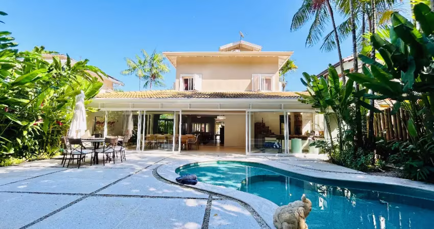 Casa na praia da baleia à venda em condomínio com lazer completo, segurança e conforto familiar