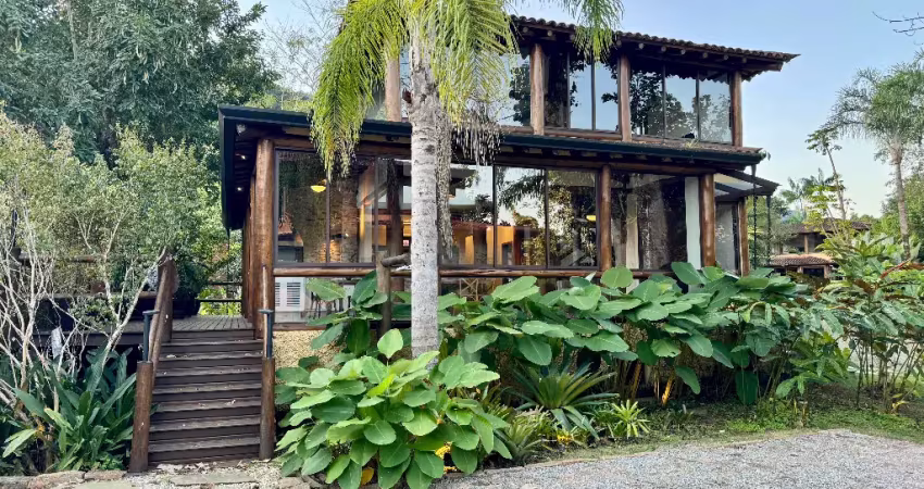 Casa cristal - praia de maresias em condomínio clube no canto direito a 50 metros do mar