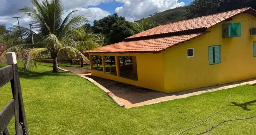 Vendo chácara no embalsador com beira de rio, casa empacosa ,quiosque e varios pes harvores frutíferas, todas as ideias não sei o que aqui é a barata antes já não dormi agora eu não vi mais não