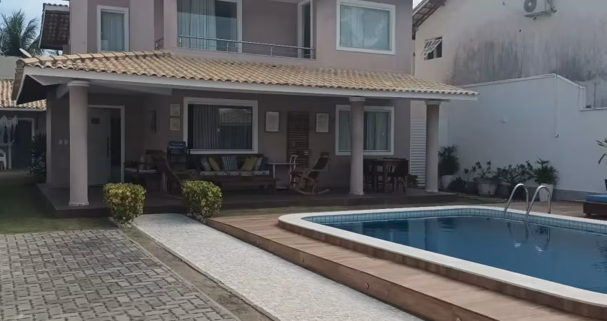 Excelente residência, localizada em condomínio a pouco metros da praia de vilas do atlântico