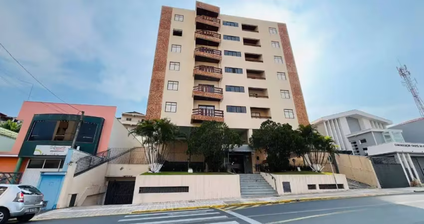 Apartamento 1 dormitório com sacada no centro – serra negra