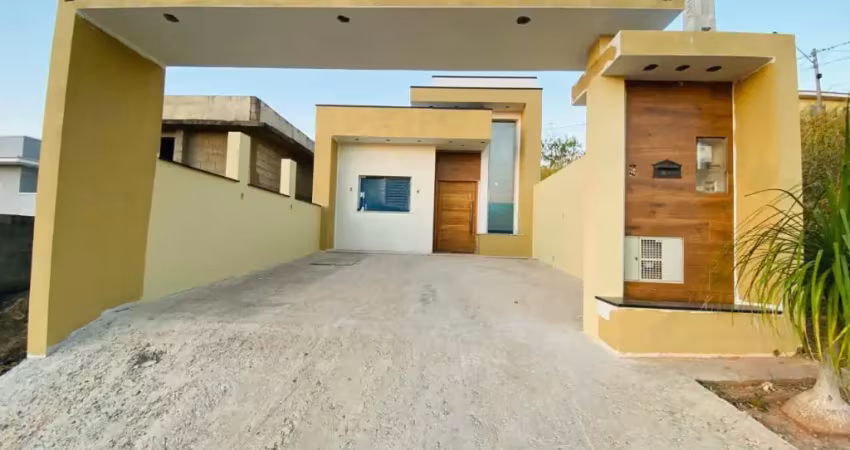 Casa moderna com 2 dormitórios, suíte e quintal a 1,2km do centro de serra negra – sp!