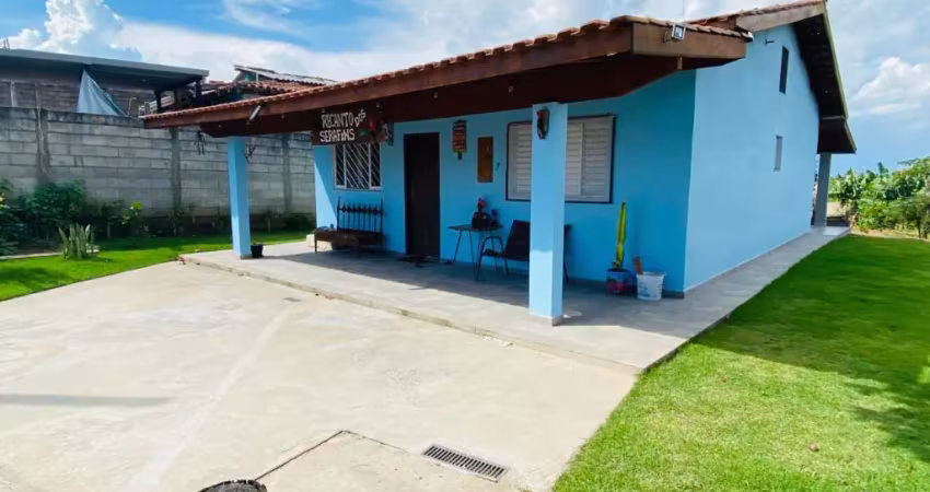 Casa com 2 dormitórios, suíte, varanda e amplo terreno em serra negra – sp!