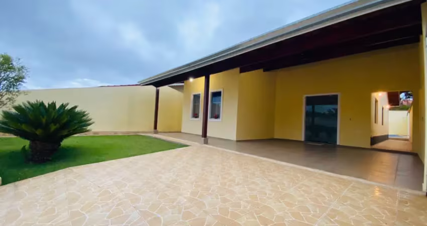 Casa com 3 dormitórios, suíte, piscina e área gourmet no jardim yara em serra negra – sp!