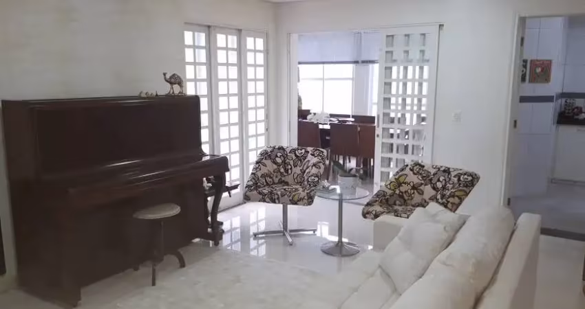 Casa com 3 quartos à venda na Rua Neá, Vila Ré, São Paulo