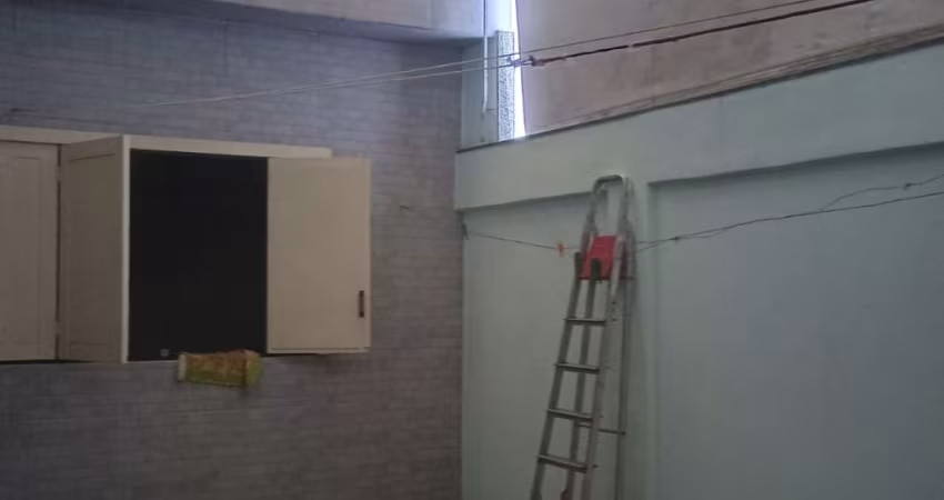 Vendo apartamento terreo com espaco para ampliar . á vista  rua guaruja inhoaiba.