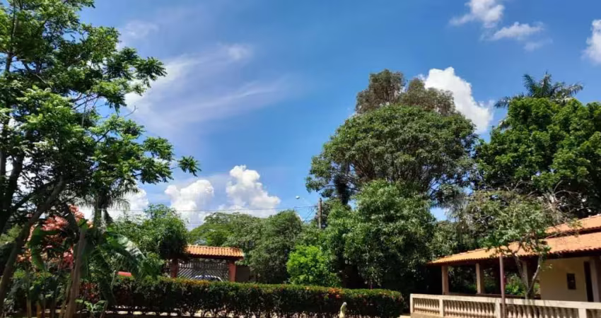 Chácara com piscina à venda no condomínio monte carlo
