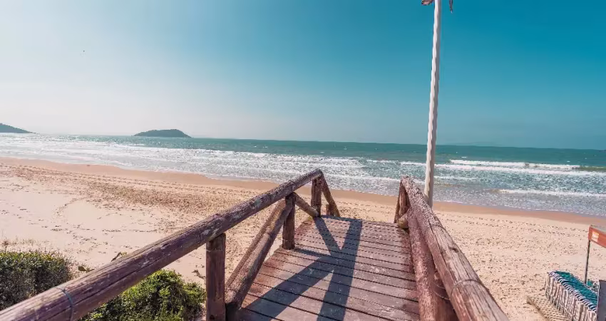À 140 metros do mar com financiamento direto! 3 quartos, mobiliado a poucos passos do mar na praia de palmas