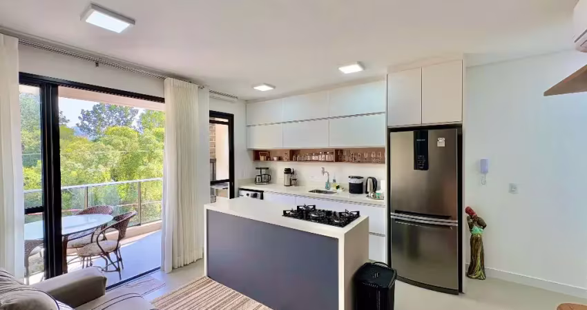 Vista para o pôr do sol! apartamento mobiliado, 2 quartos e 2 vagas de garagem