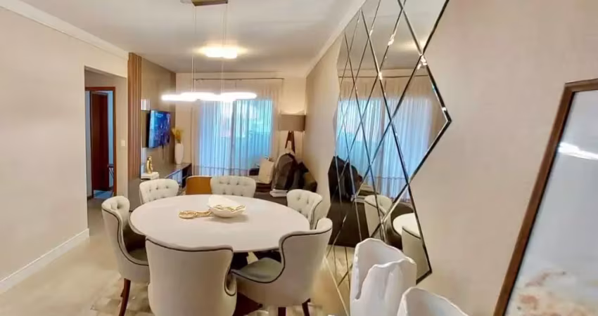 Lindo apartamento, todo reformado, excelente metragem, ampla sacada com churasqueira e reiki