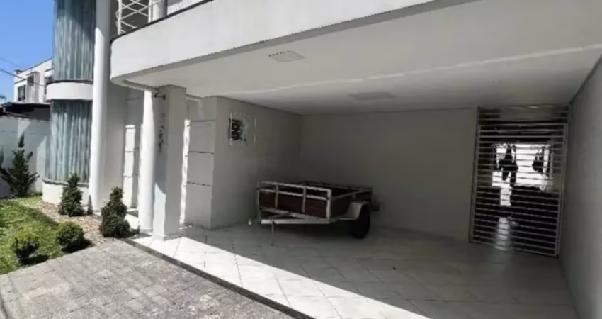 Casa com excelente acabamento, otimo espaço no fundo na piscina bate sol