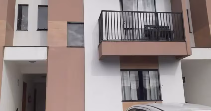 Lindo geminado pronto para morar, uma localização de facio ascesso para a br 101 e centro da cidade