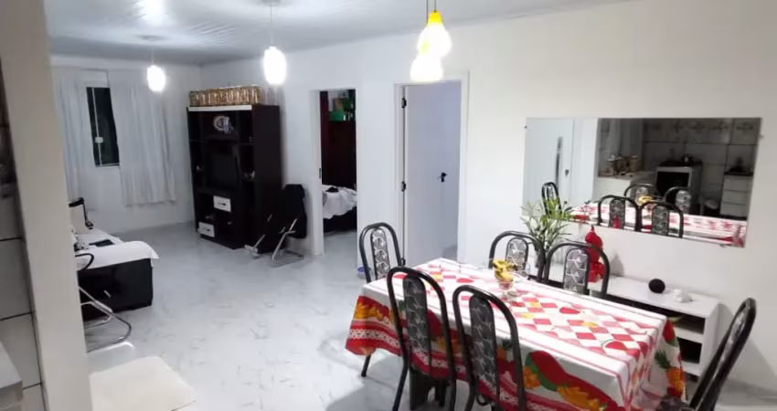 Casa pronta para morar, semi mobiliada, com um amplo espaço, bem ventilada.