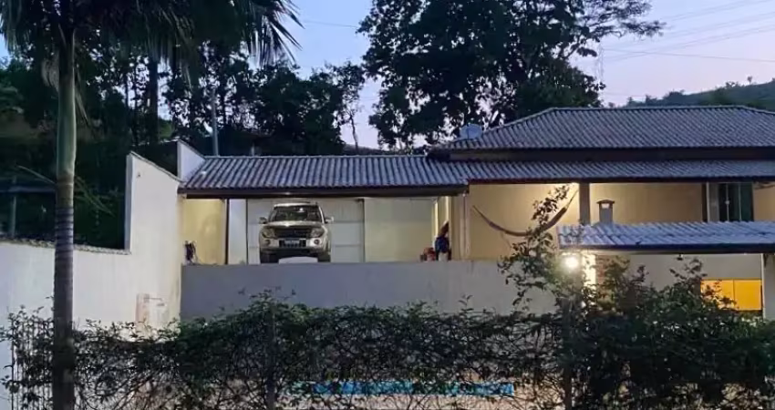 Linda casa com suíte, piscina e quintal de 3.000m² em arrozal – piraí/rj