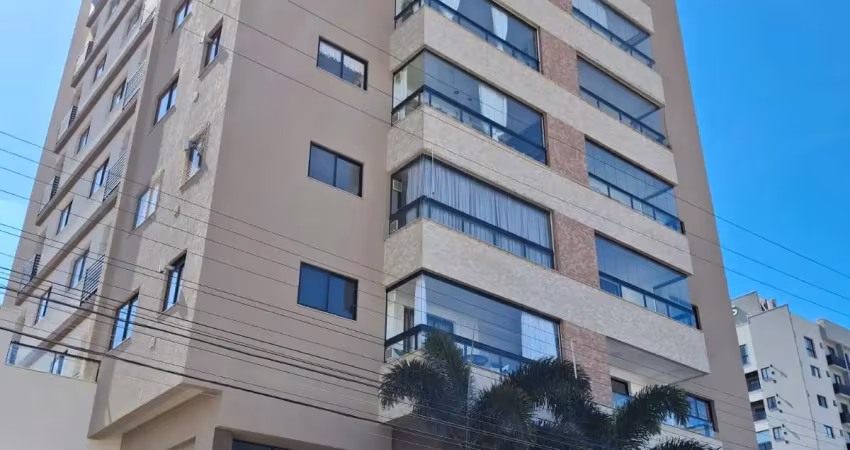 Apartamento último andar 
vista do mar e o rio itajaí
100 metros do mar
