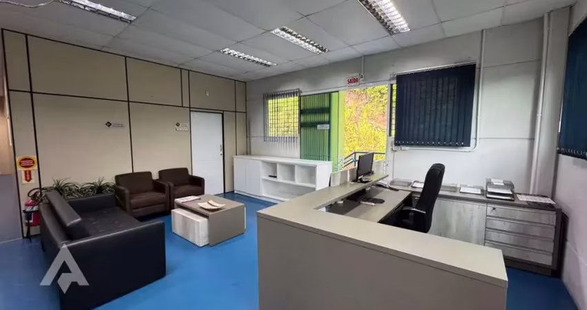 Ponto comercial com 6 salas para alugar no Vorstadt, Blumenau 