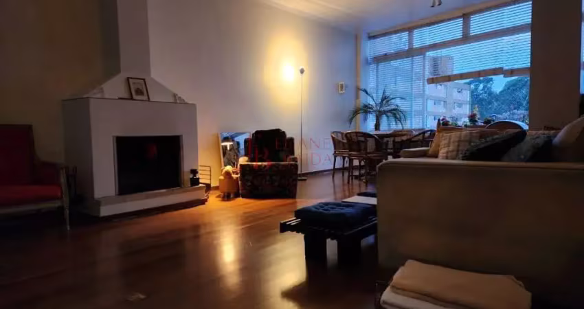 Apartamento de luxo em pinheiros: 3 quartos sendo 1 suíte,  sala para 2 ambientes ampla com lareira, 3 banheiros, 2 vagas de garagem, 158m²